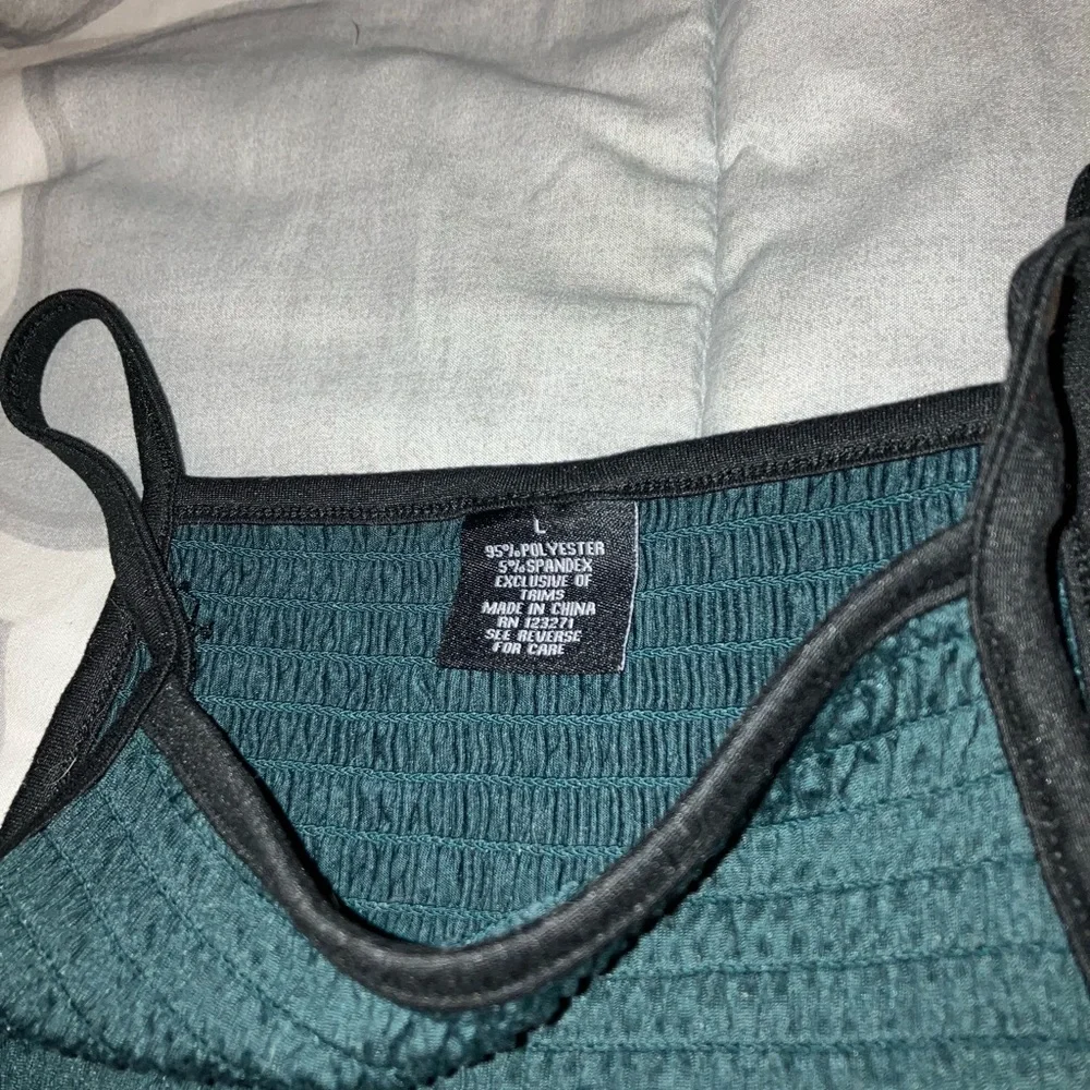 Green Ruffled Crop Top - Picture 2 of 2